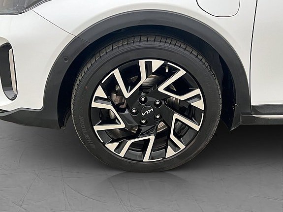 Vehicle Image 32