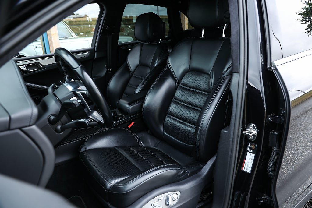 Vehicle Image 16