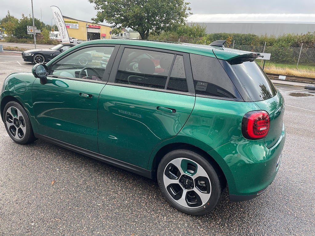 Vehicle Image 6