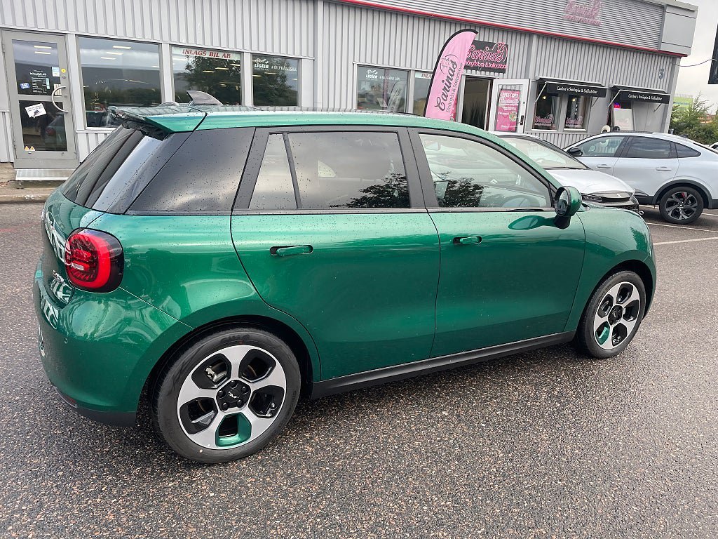 Vehicle Image 10