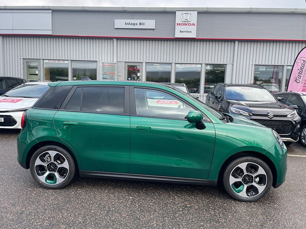 Vehicle Image 11