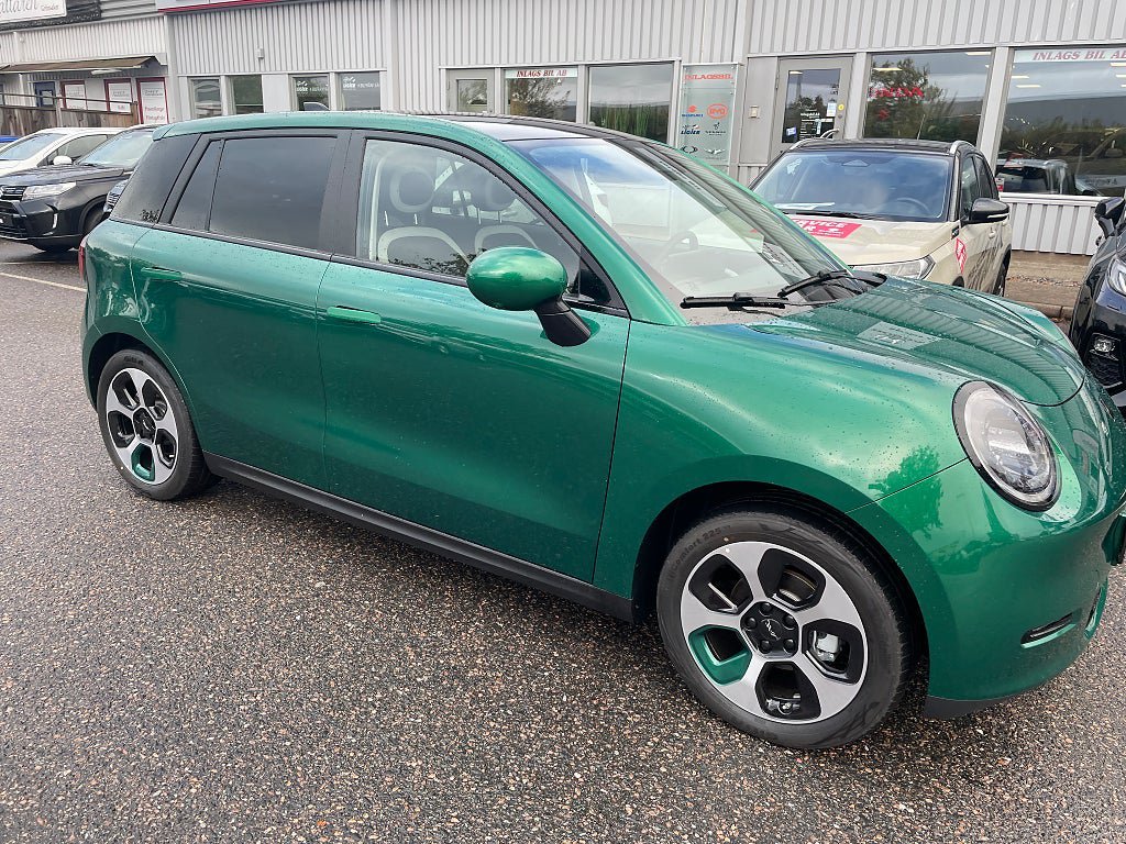 Vehicle Image 12