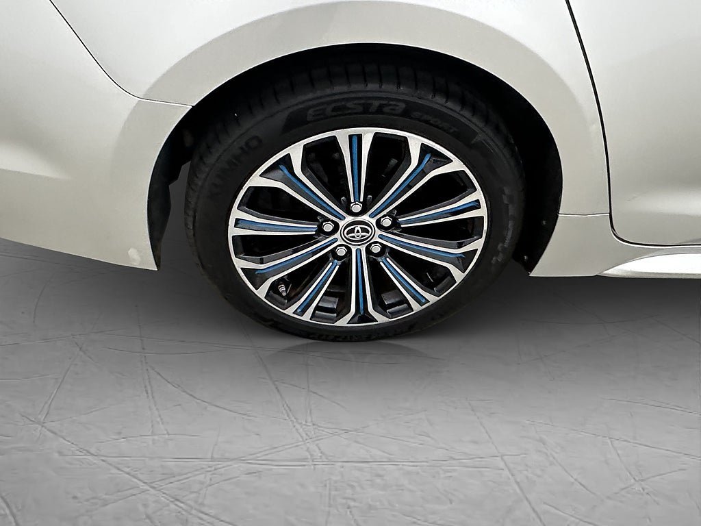 Vehicle Image 12