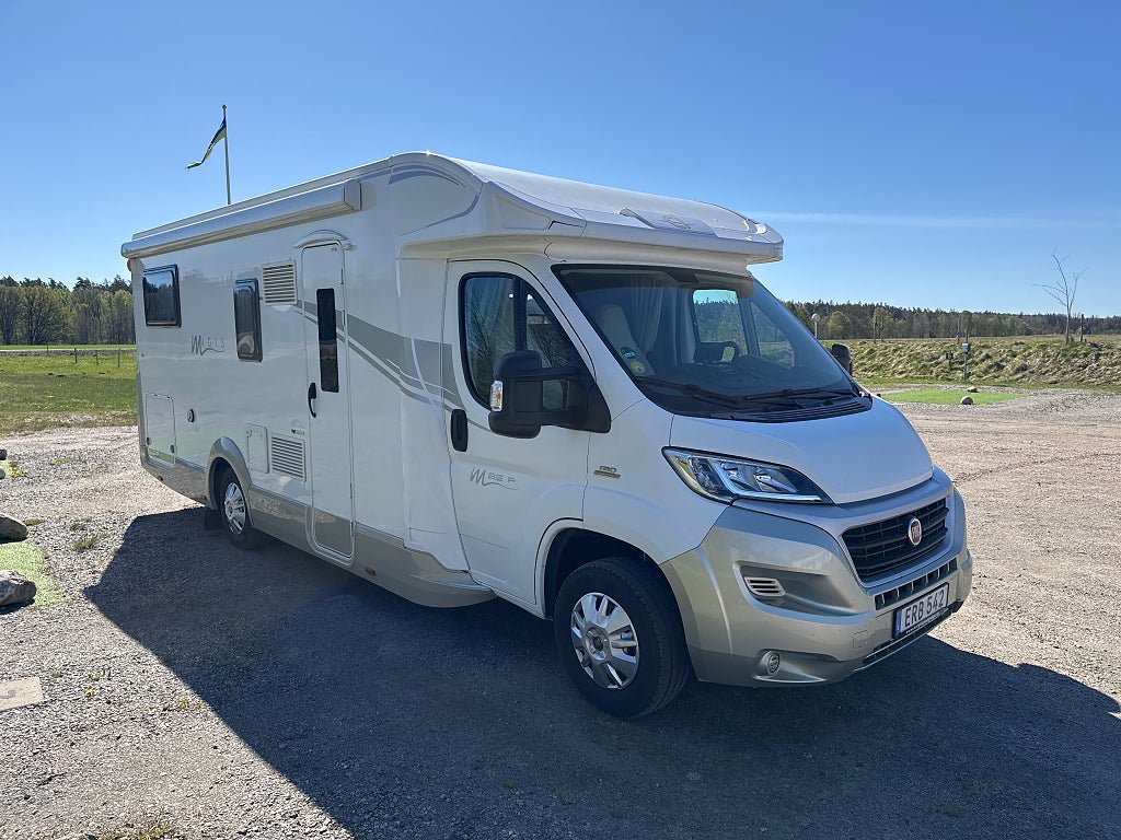 Vehicle Image 32