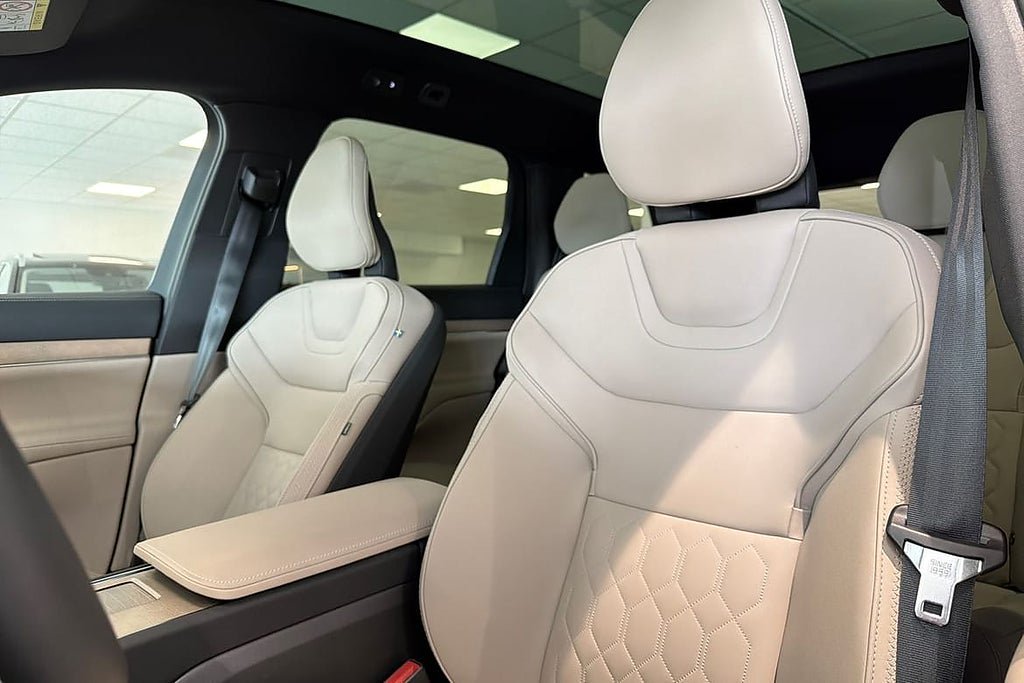 Vehicle Image 21