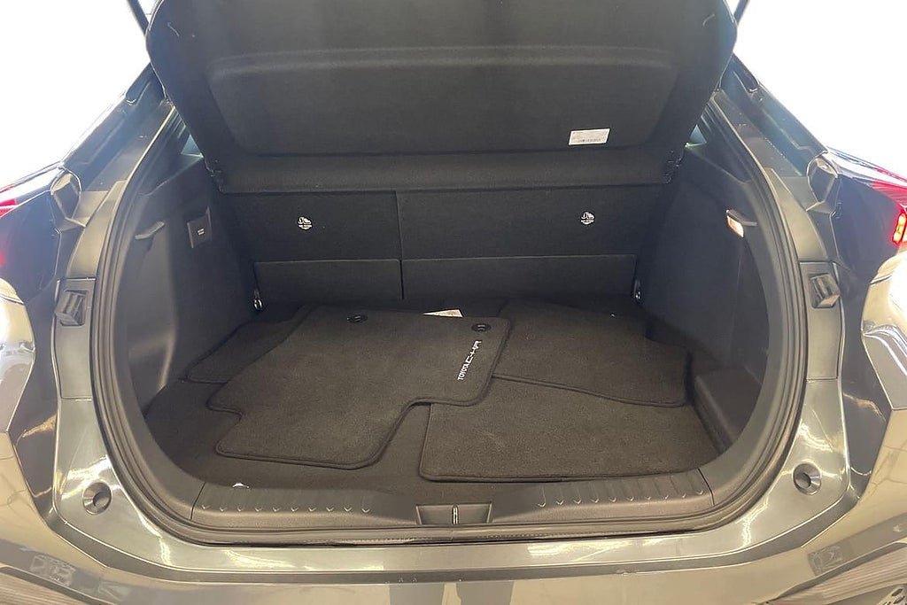 Vehicle Image 12