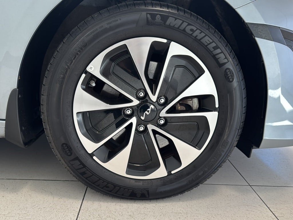 Vehicle Image 15