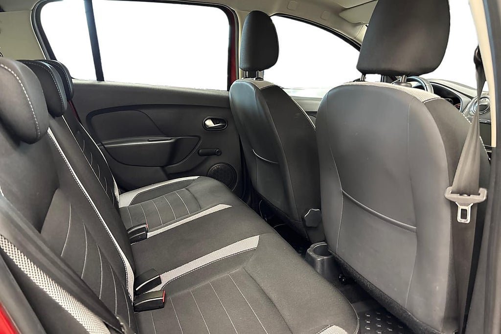 Vehicle Image 14