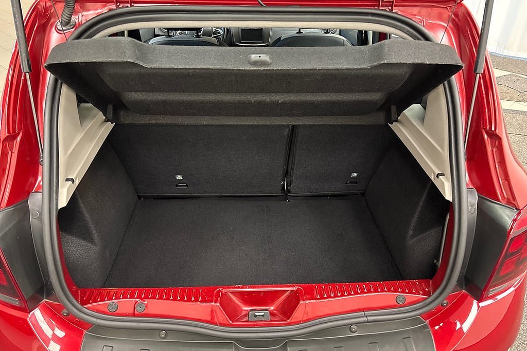 Vehicle Image 16