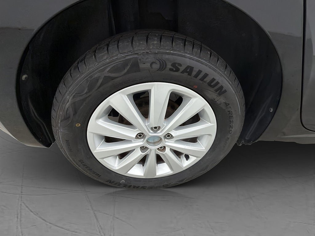 Vehicle Image 25