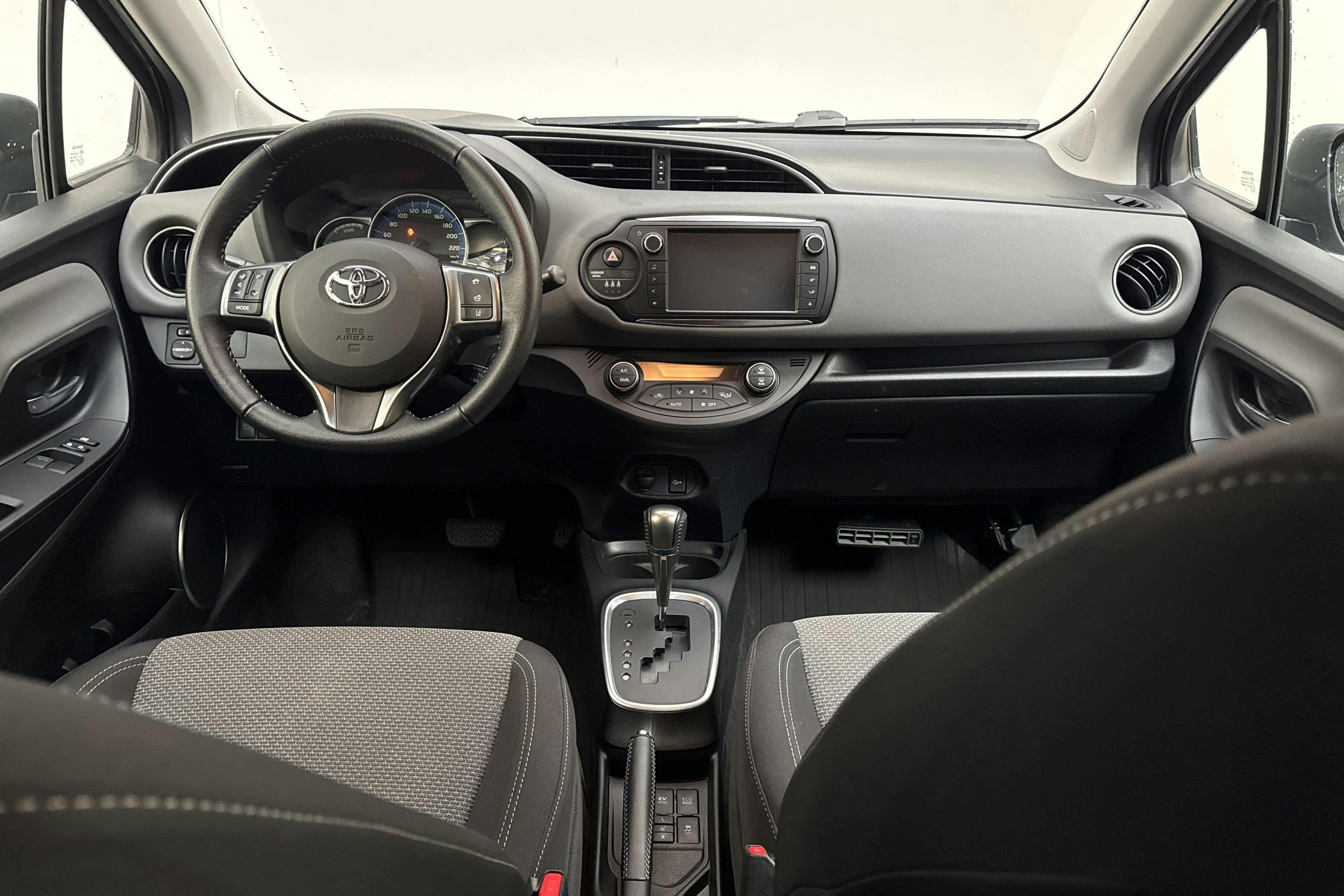 Vehicle Image 6