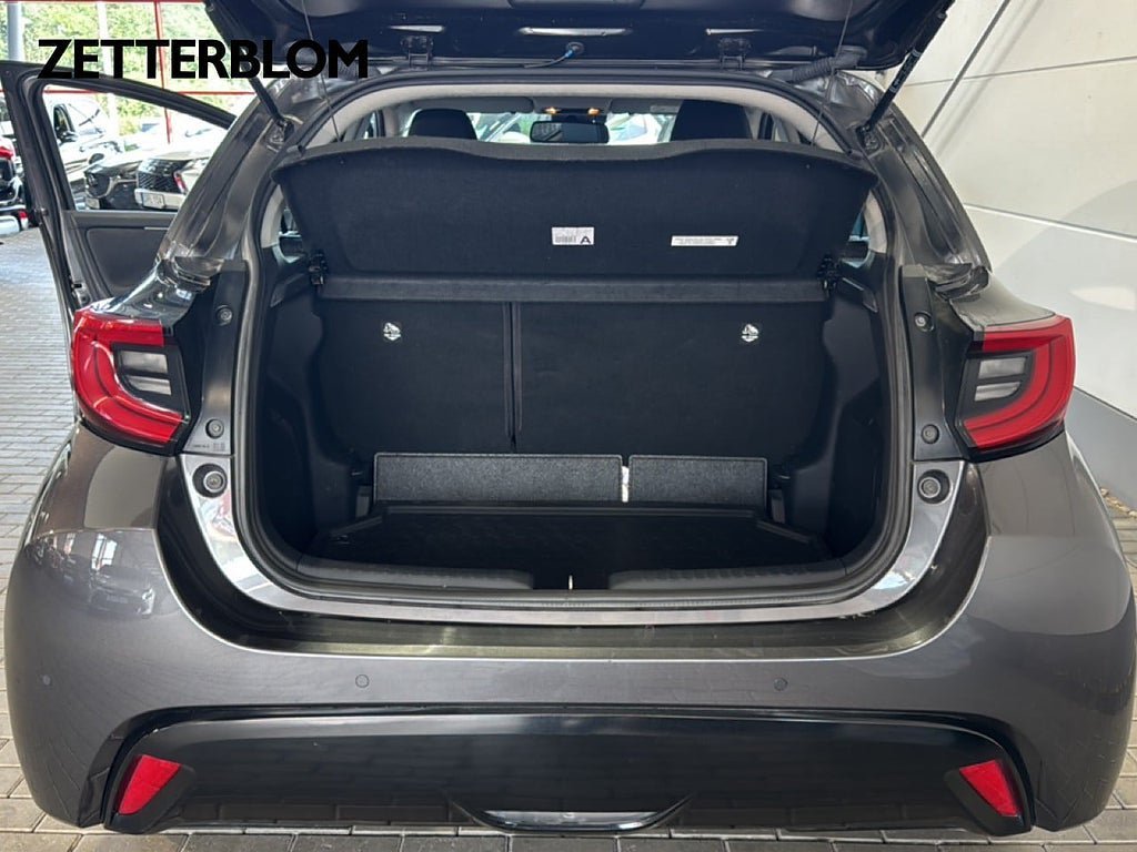 Vehicle Image 6