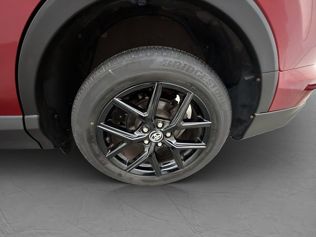 Vehicle Image 25