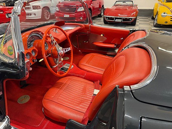 Vehicle Image 25