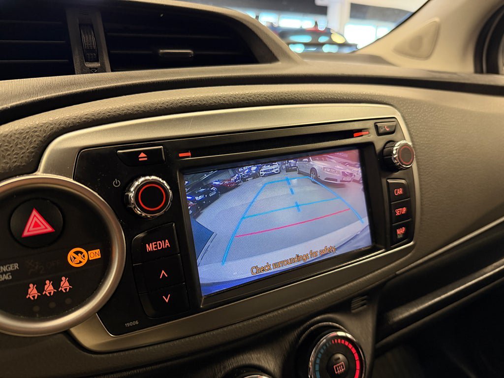 Vehicle Image 12