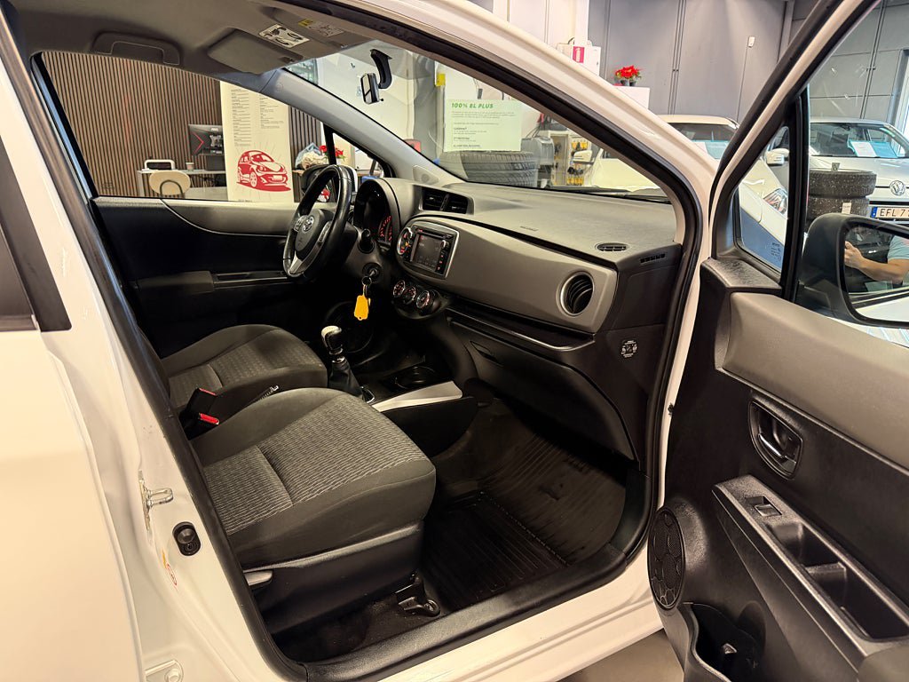 Vehicle Image 16
