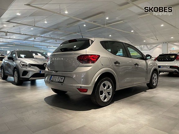 Vehicle Image 6