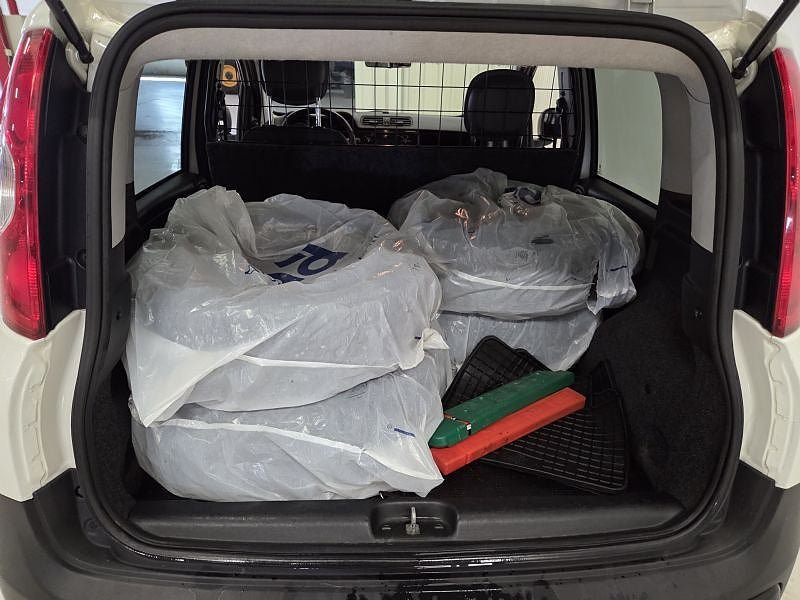 Vehicle Image 8