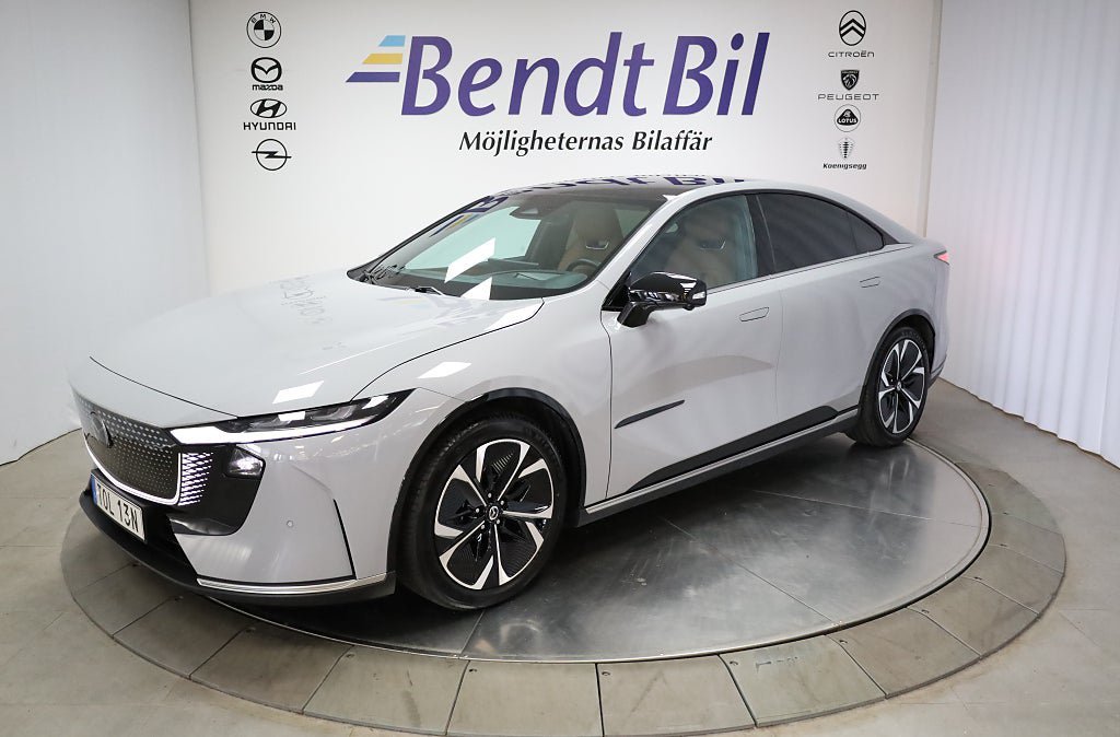 Vehicle Image 4