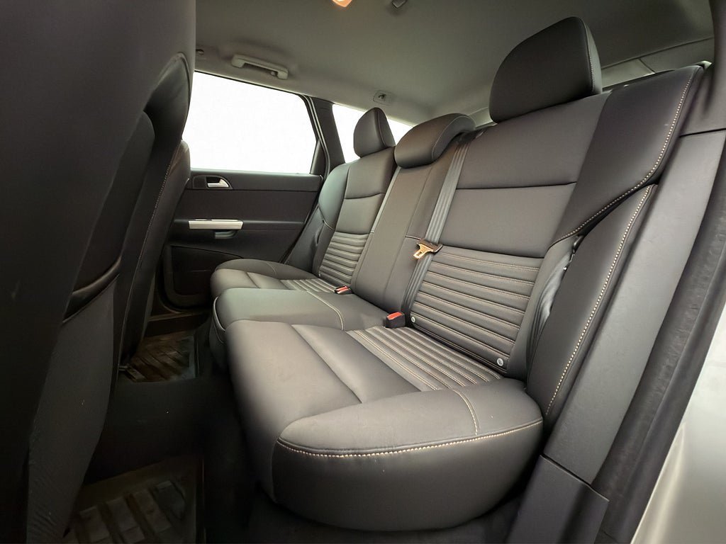 Vehicle Image 15
