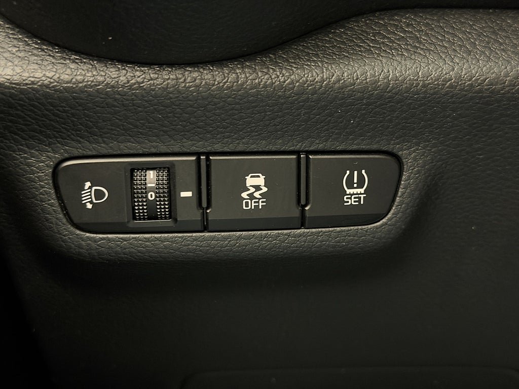 Vehicle Image 26