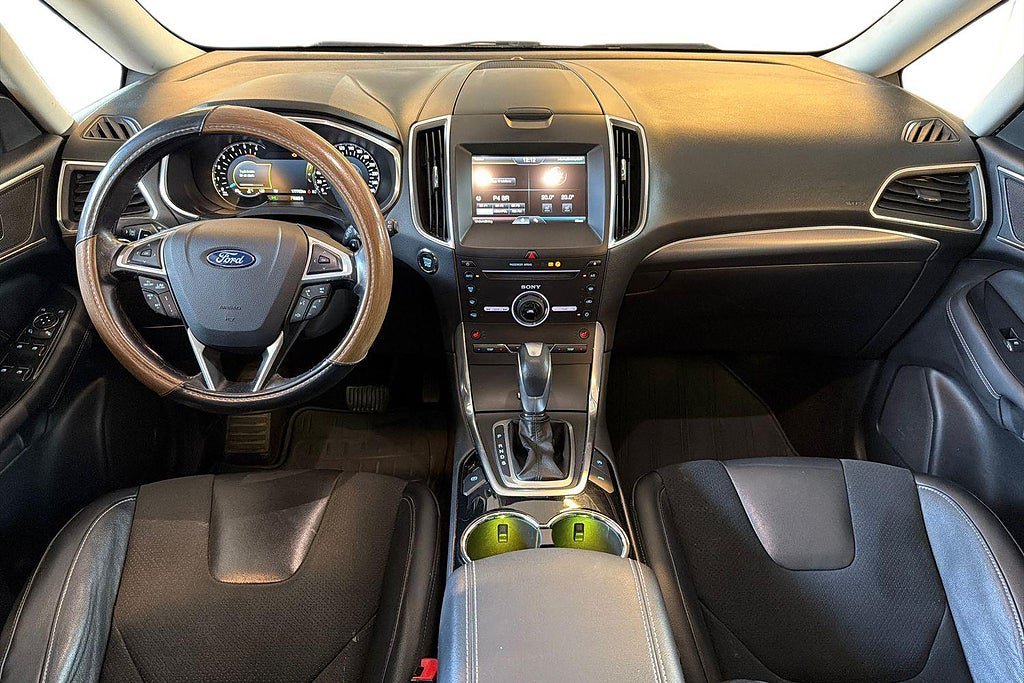 Vehicle Image 12