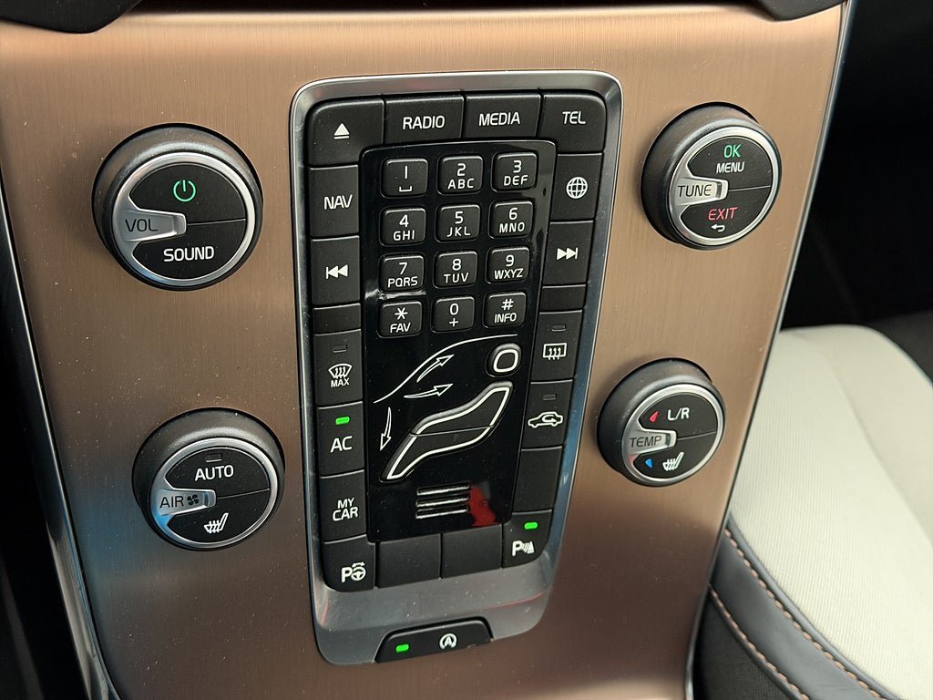 Vehicle Image 24