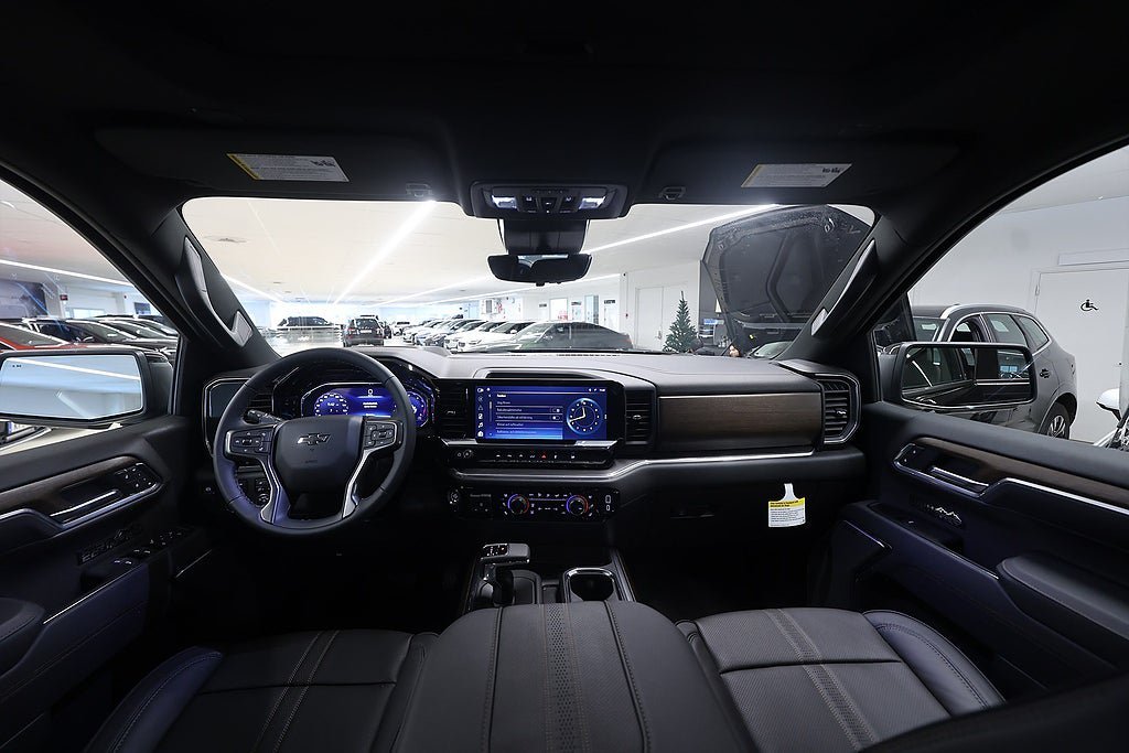 Vehicle Image 13