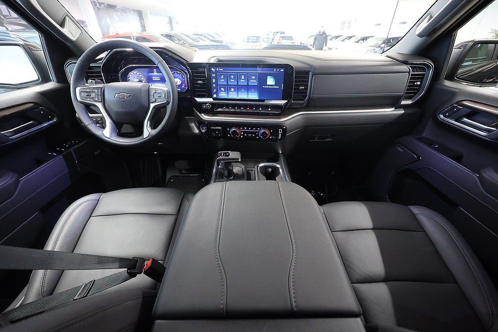 Vehicle Image 12
