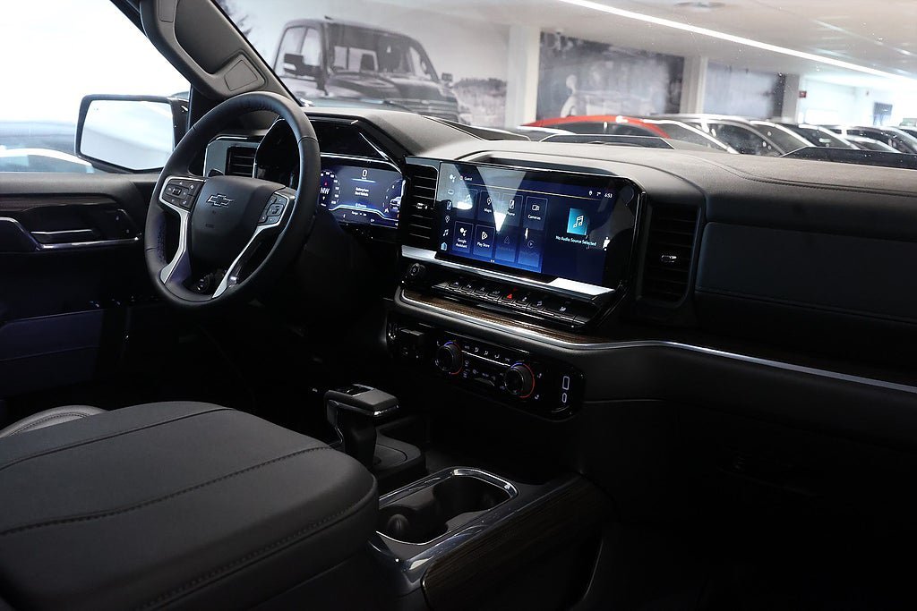 Vehicle Image 13