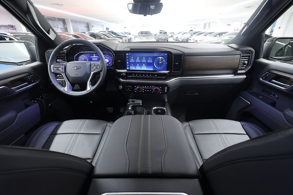 Vehicle Image 13