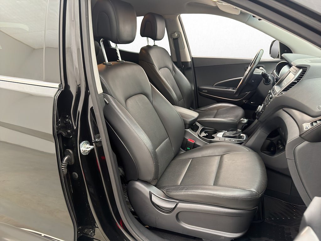 Vehicle Image 25
