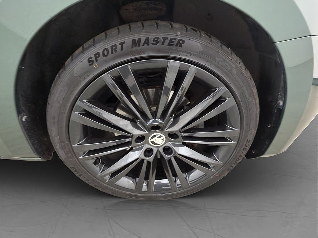 Vehicle Image 32
