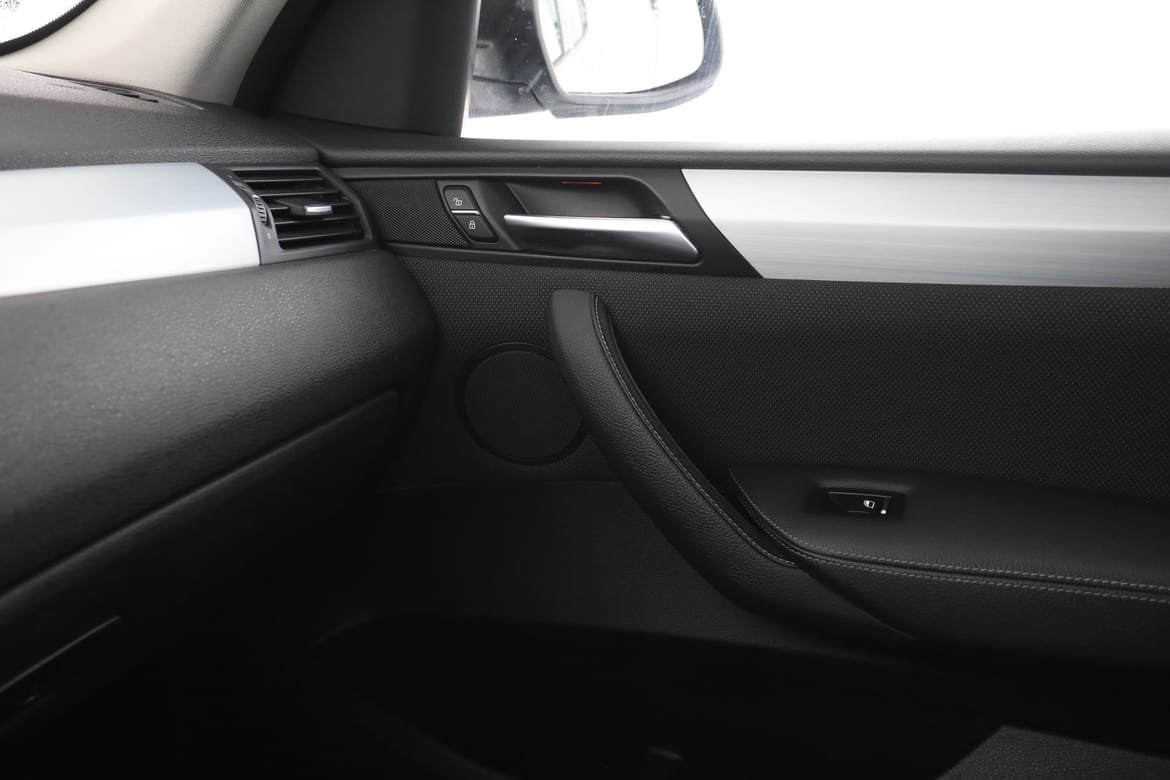 Vehicle Image 32