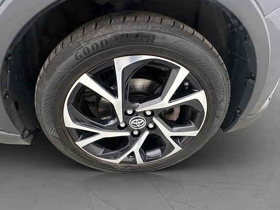 Vehicle Image 32