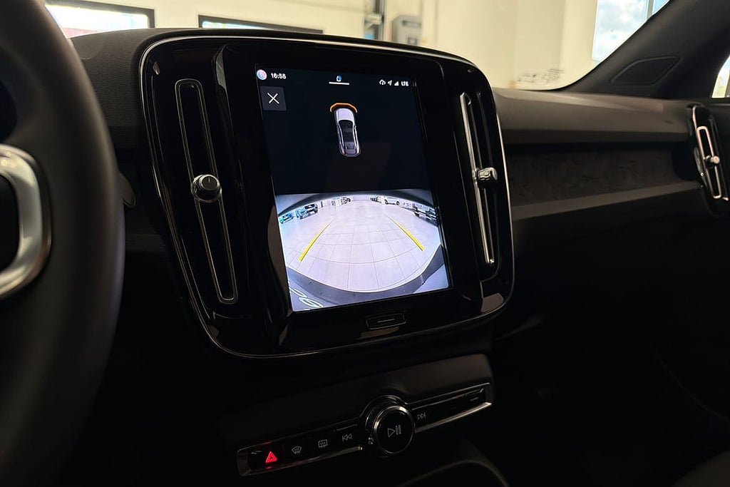 Vehicle Image 25