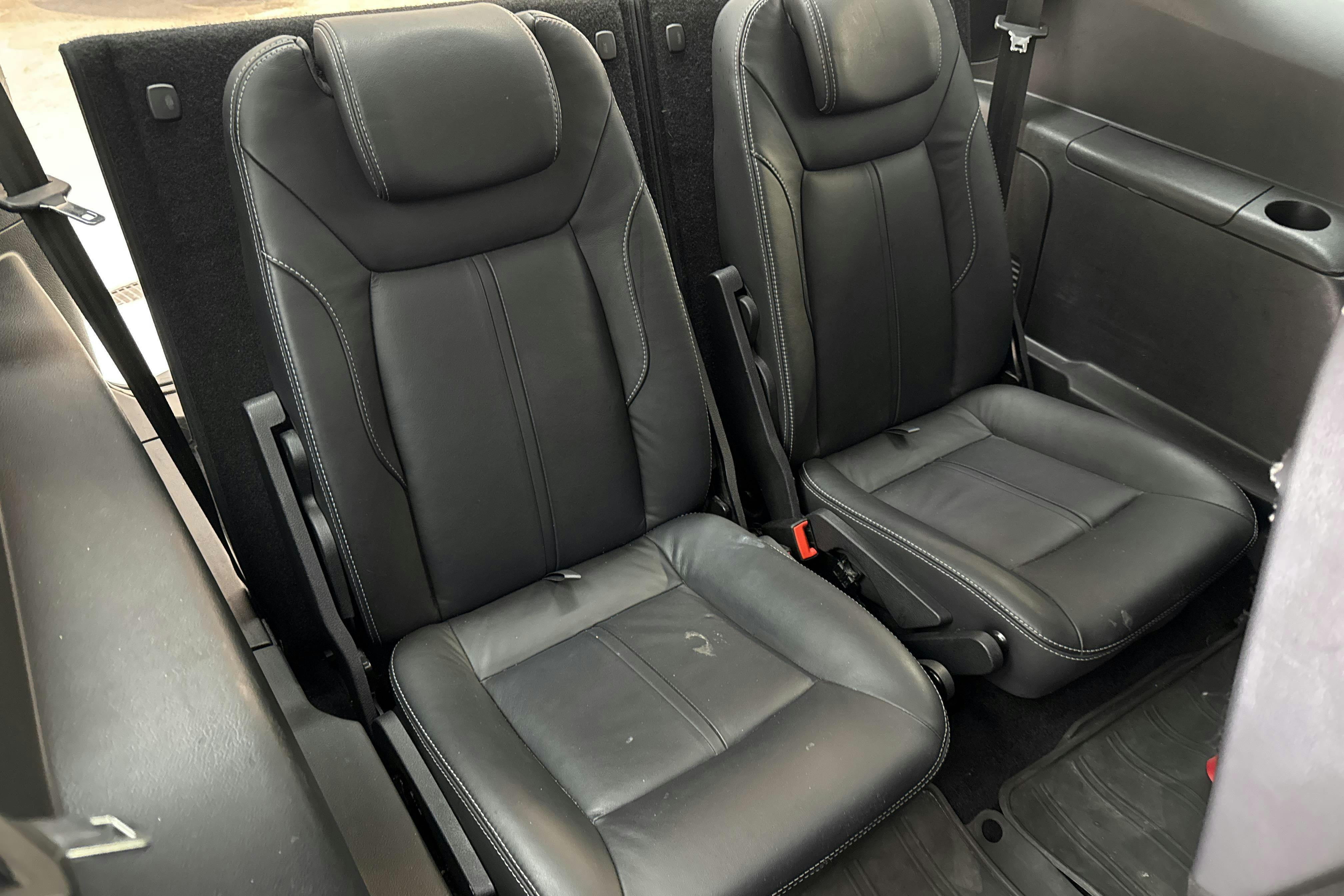 Vehicle Image 9
