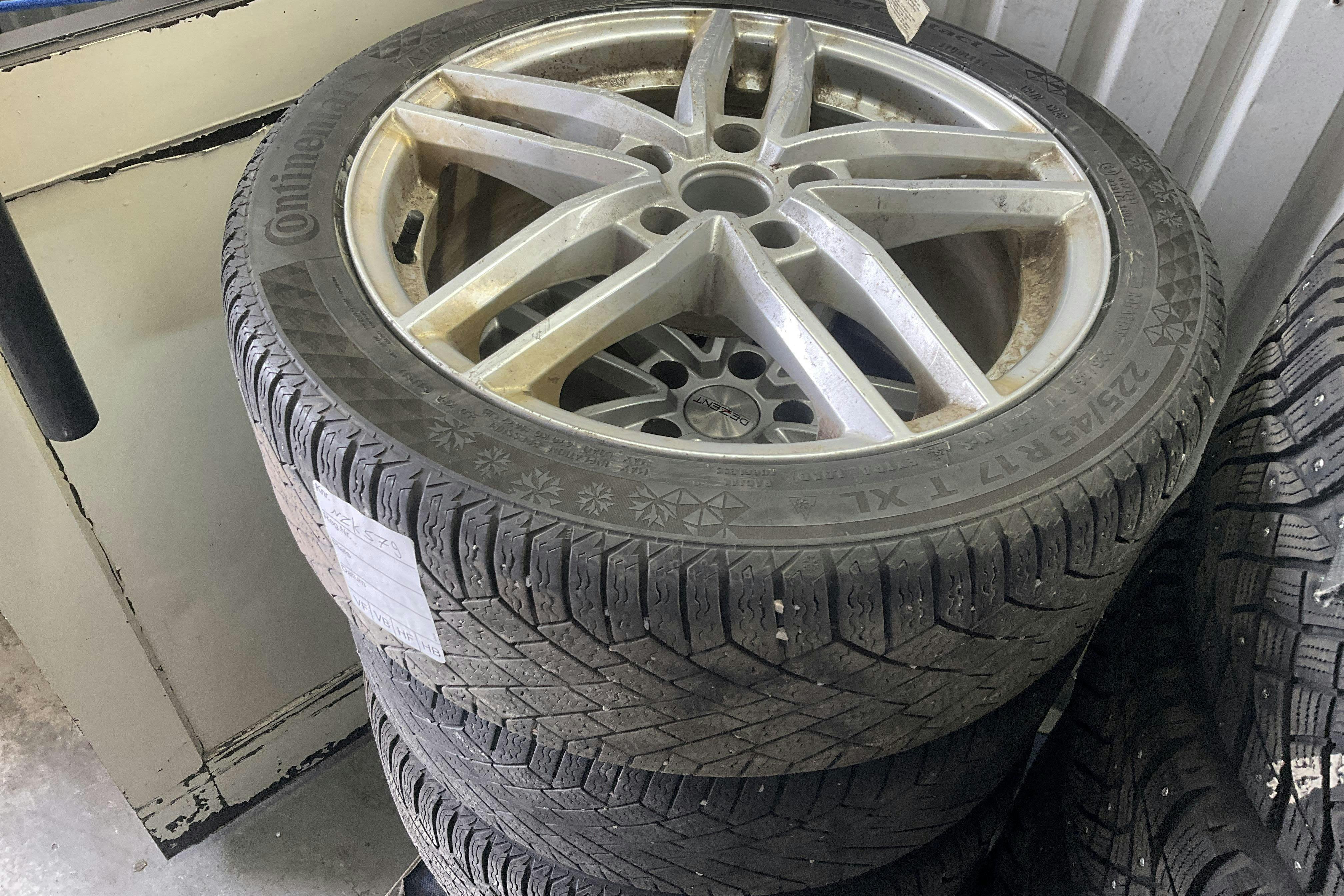 Vehicle Image 12