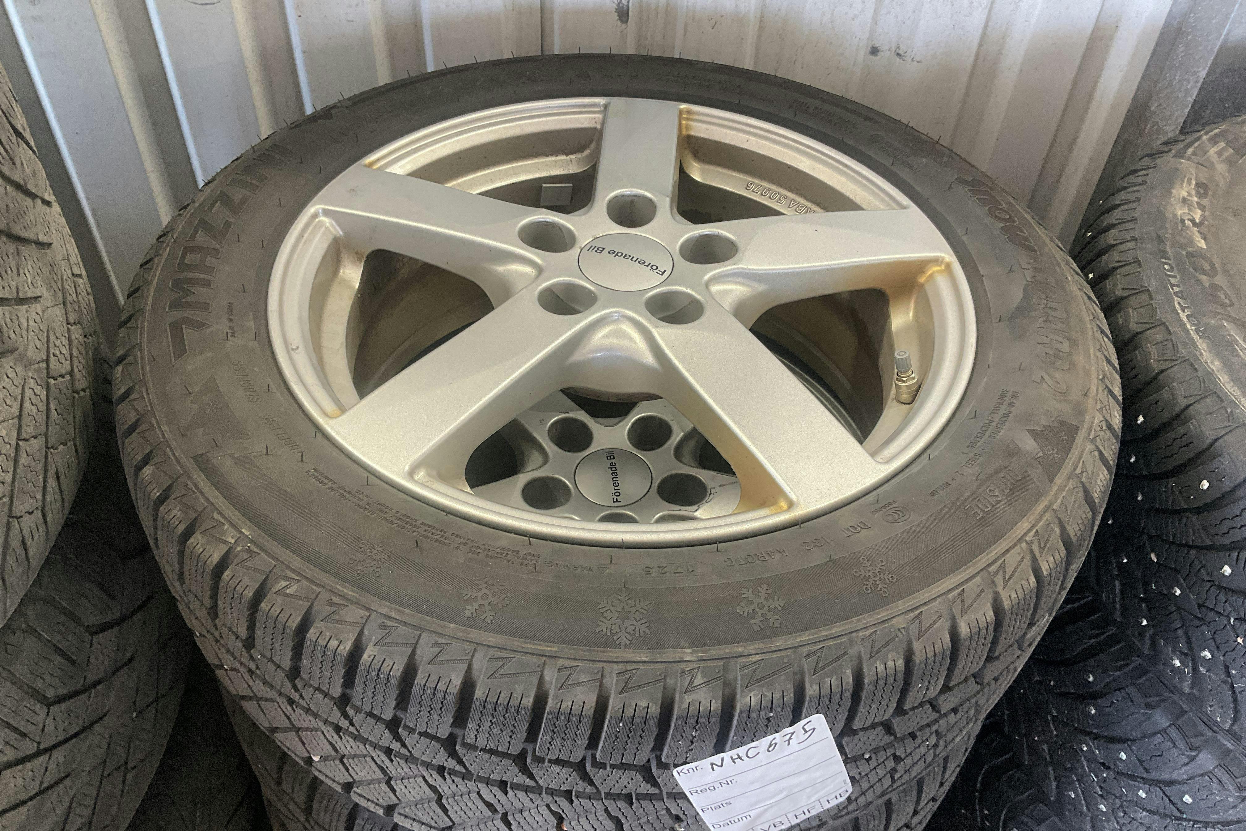 Vehicle Image 16
