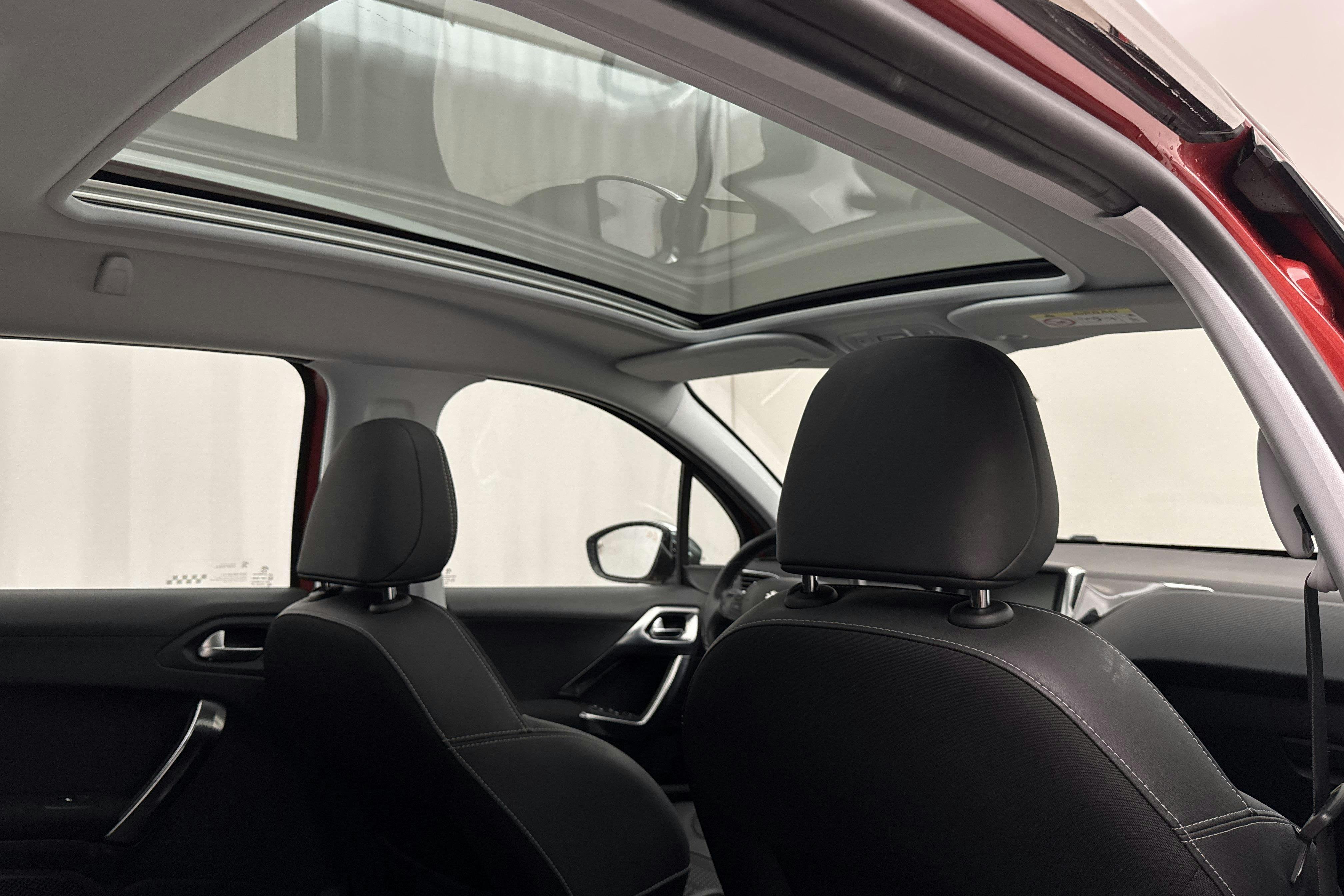 Vehicle Image 13