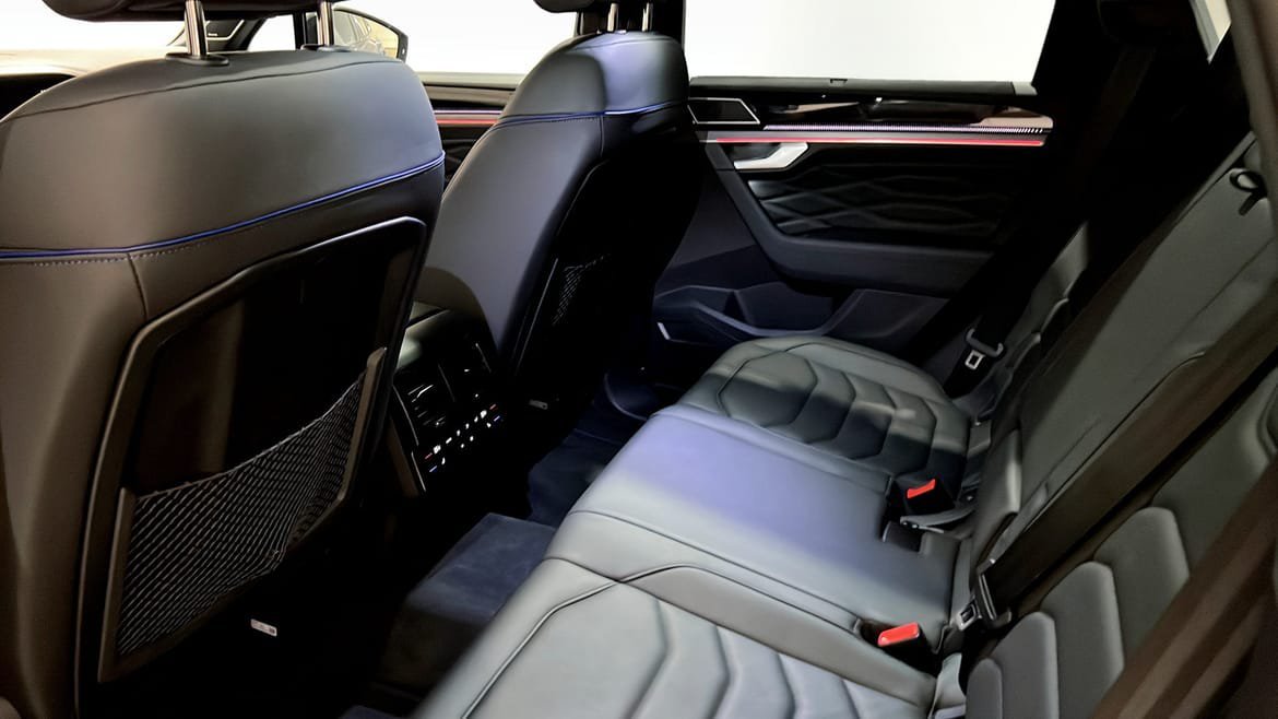 Vehicle Image 12