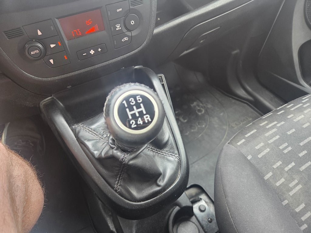 Vehicle Image 19
