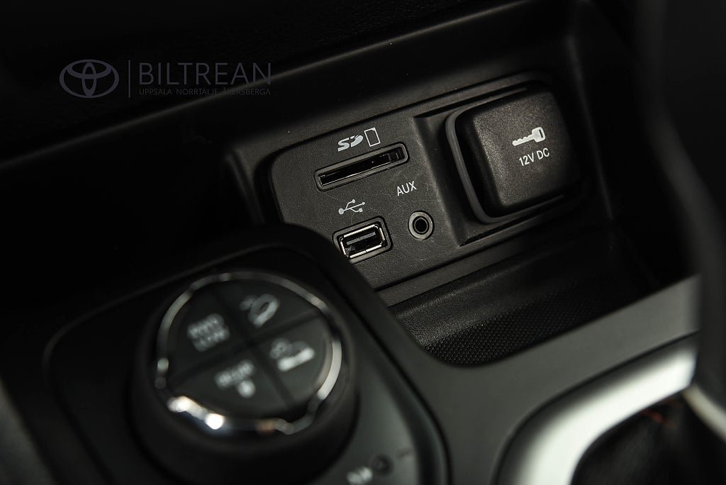 Vehicle Image 12