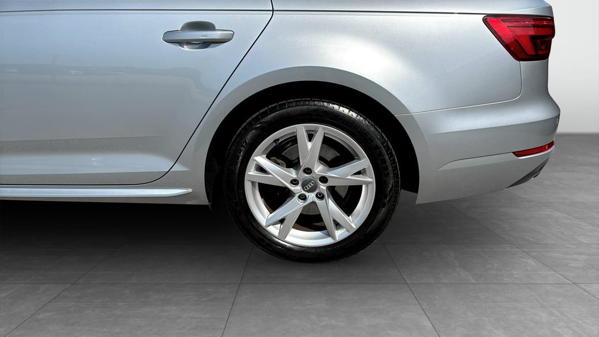 Vehicle Image 6