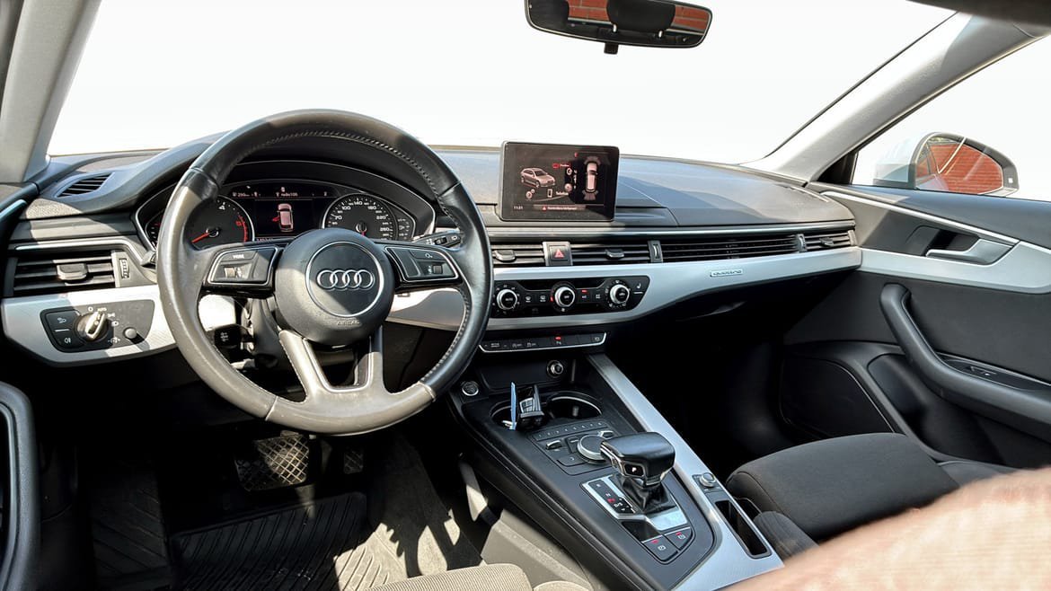 Vehicle Image 10