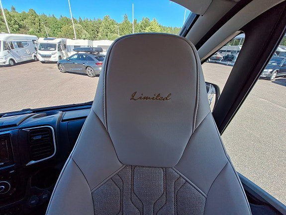 Vehicle Image 27