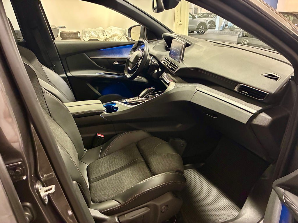 Vehicle Image 17