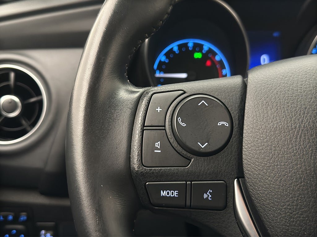 Vehicle Image 16