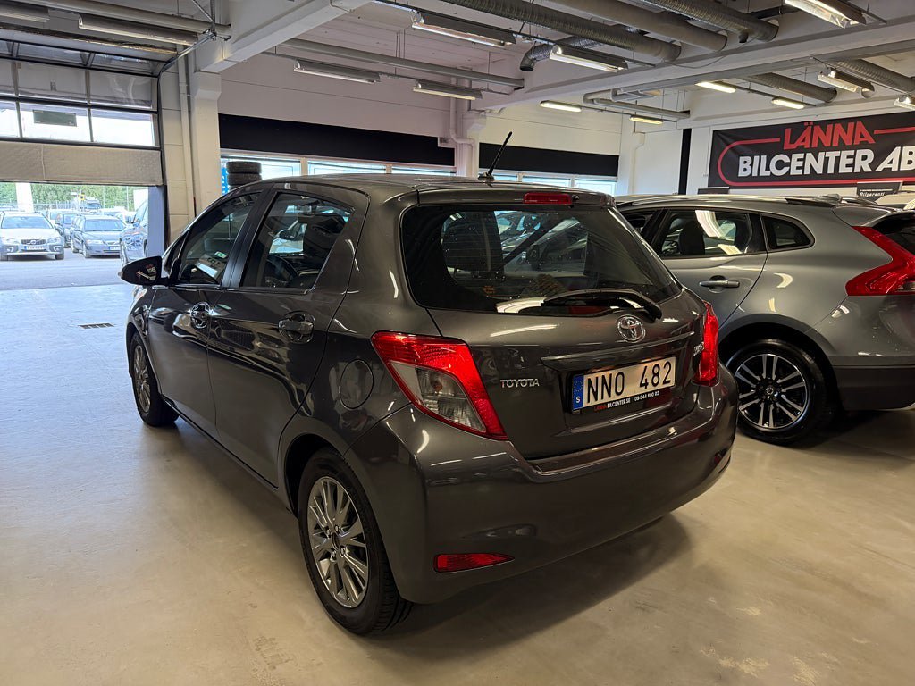 Vehicle Image 7
