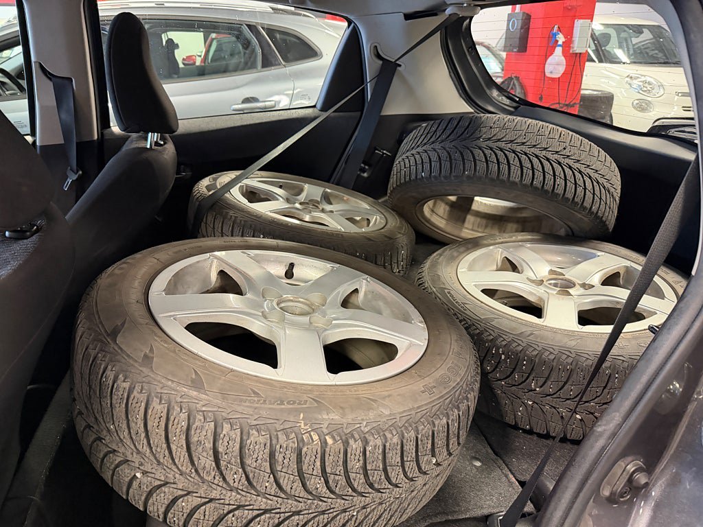 Vehicle Image 11